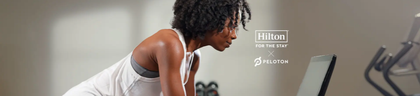 La cadena hotelera Hilton incluye una de las bicicletas distintivas de Peloton en sus gimnasios