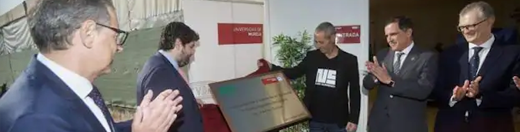 La Cátedra Deporte y Cáncer Never Surrender de la Universidad de Murcia inauguró el pasado jueves el primer centro deportivo de la fundación, que busca fomentar el ejercicio de fuerza en los pacientes oncológicos, dado que la evidencia científica ha demostrado los beneficios de este tipo de actividad física durante la enfermedad.
