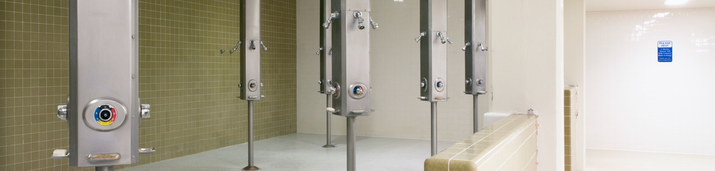 Si los Gimnasios y clubes deportivos catalanes quieren llenar sus piscinas y regar, tendrán que restringir el consumo de agua en las duchas