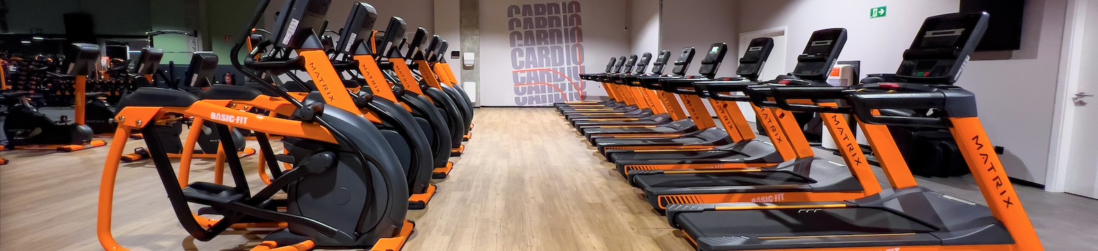 La cadena de gimnasios neerlandesa continúa revolucionando el panorama del fitness en España! Con más de 1.500 clubes en seis países y número uno en España, Basic-Fit, inaugura un nuevo centro, esta vez en Cataluña. El Basic-Fit Lloret de Mar Centre Comercial PortaLloret (Girona), ubicado en la Avinguda De les Alegries 7, abre sus puertas hoy. Así, la compañía completa la quinta apertura en lo que llevamos de año y continúa creciendo y llevando el fitness a cada rincón del país.