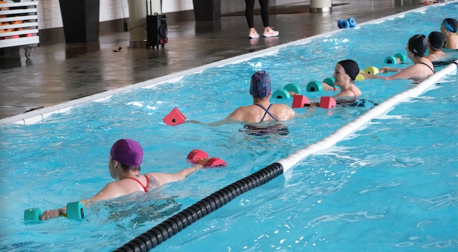 El Instituto Catalán de Oncología (ICO) ha firmado un convenio de colaboración con Metropolitan, la cadena líder en España en el sector premium de fitness y bienestar, para trabajar conjuntamente y promover la actividad física y el deporte en pacientes con cáncer. Estos talleres grupales, que comenzaron a finales del año pasado, se iniciaron con clases de aquagym, pero también están previstas actividades de pilates, yoga, espalda sana o fitness condition.