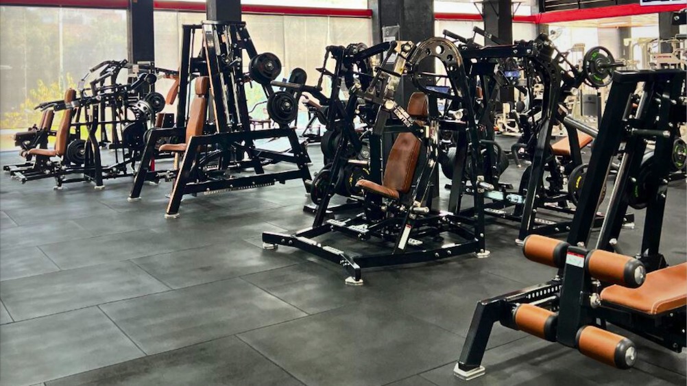 QSport Terrassa moderniza sus instalaciones con equipamiento Keiser y Realleader