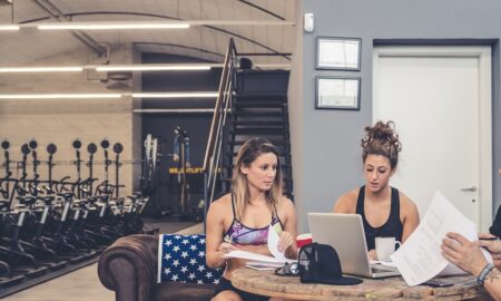 Cómo afectan las normas UNE-EN 17229 y 17229-2 a los gimnasios: requisitos, seguridad y obligaciones