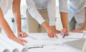 Gestión de proyectos en gimnasios y centros deportivos: control del riesgo, eficiencia operativa y creación de valor a través de las normas ISO 21500 y la Guía PMBOK