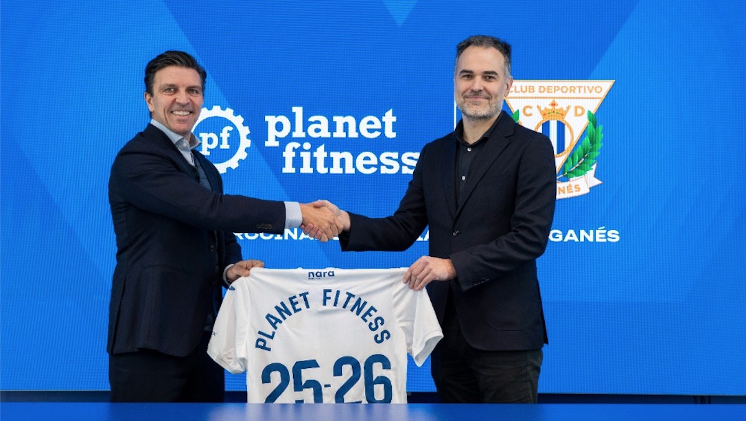 Acuerdo de colaboración entre la cadena de gimnasios, Planet Fitness, y el club de fútbol profesional