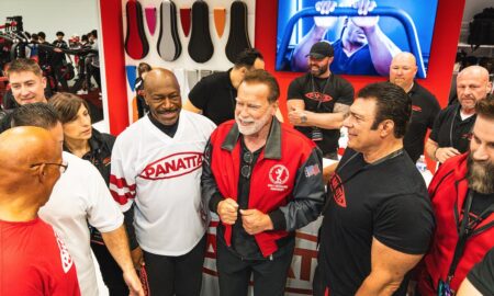 Arnold se entrena en la feria del Arnold Sports Festival en el stand de Panatta