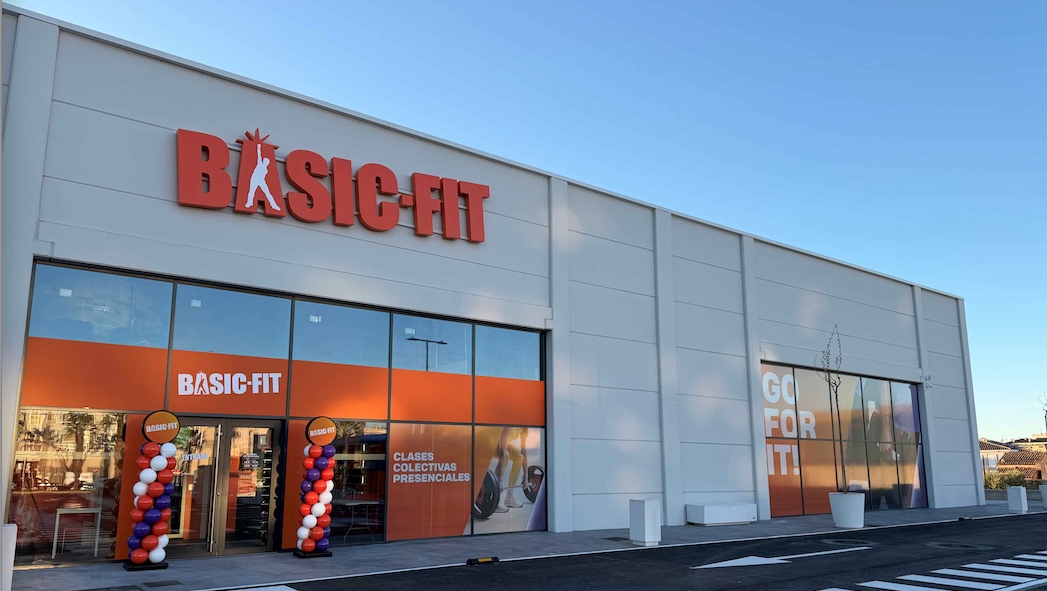 Basic-Fit refuerza su campaña “El club que te sienta bien” con la apertura en Almassora, el primer club en integrar la nueva identidad visual en España
