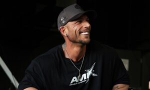 El embajador de AMIX™ Kim Ángel, firma una histórica participación en el Arnold