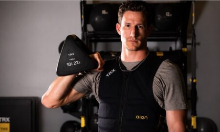 TRX y Aion lanzan un chaleco lastrado para impulsar el entrenamiento orientado a la longevidad