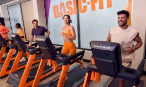 Más de la mitad de los españoles que hacen deporte entrenan principalmente en el gimnasio