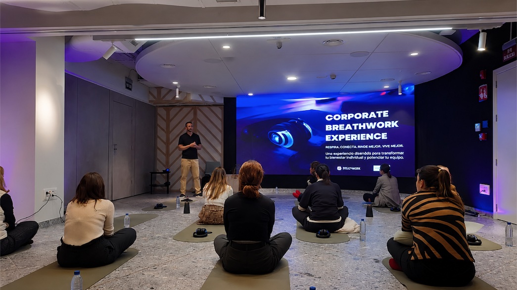 El breathwork entra en las empresas como nueva tendencia de bienestar y cohesión de equipos