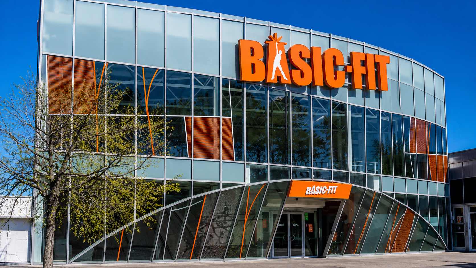 Basic-Fit dispara un 67% su beneficio operativo y vuelve a beneficios con 23,6 millones